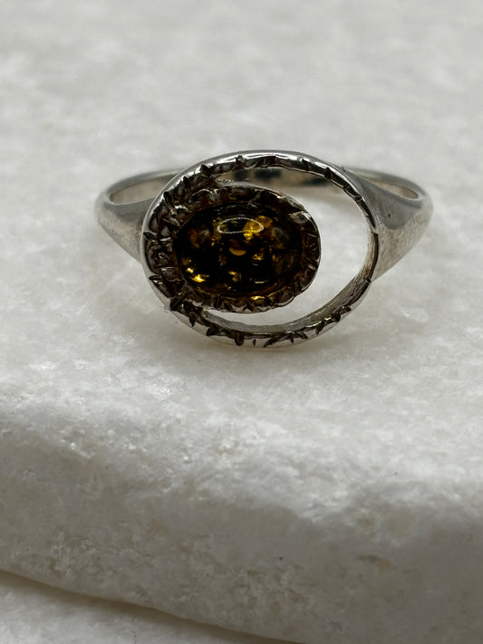 925 Sterling Silver Amber Hammered Ring – UK Size P