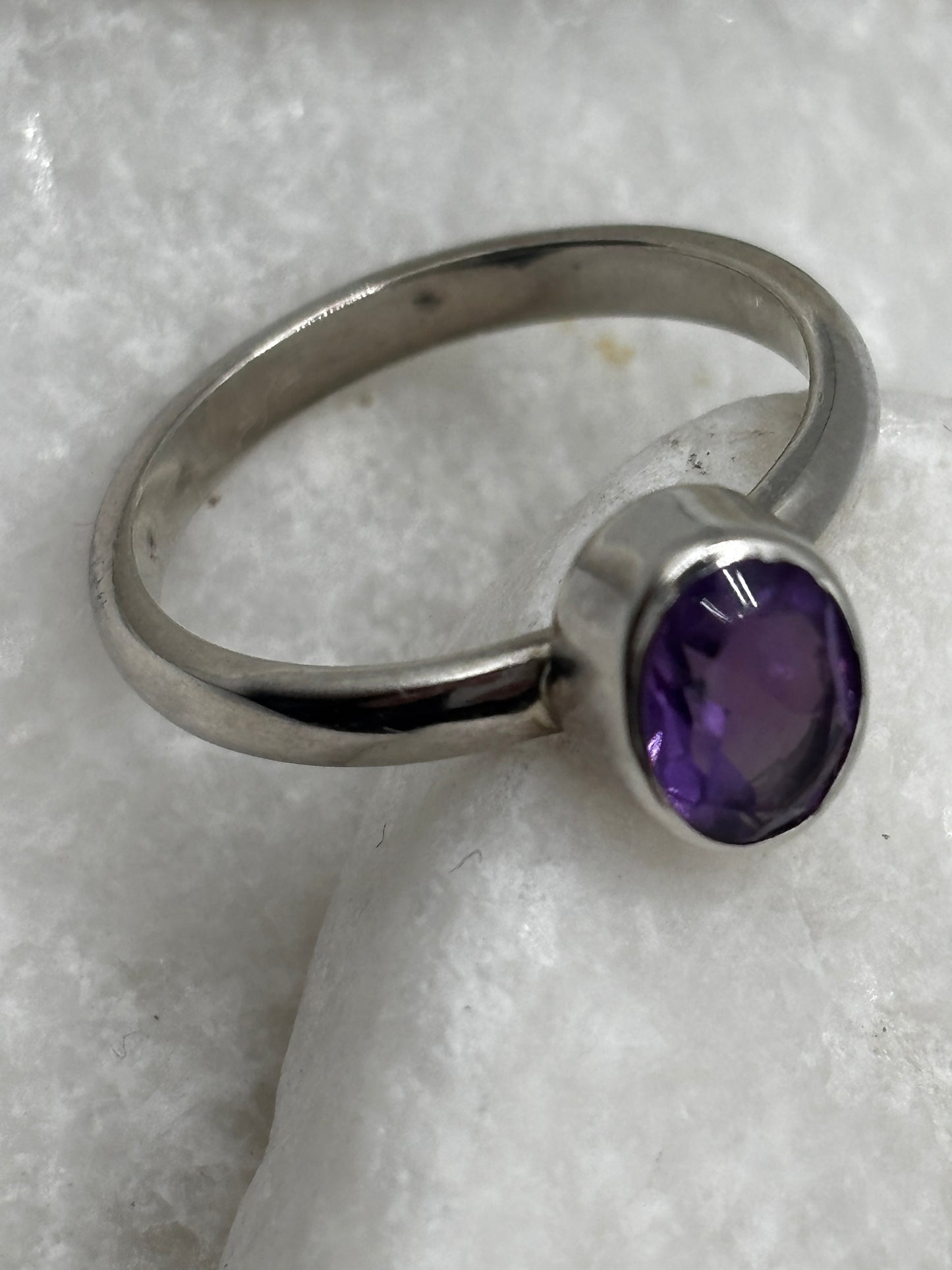 925 Sterling Silver Oval Amethyst Ring - Size O