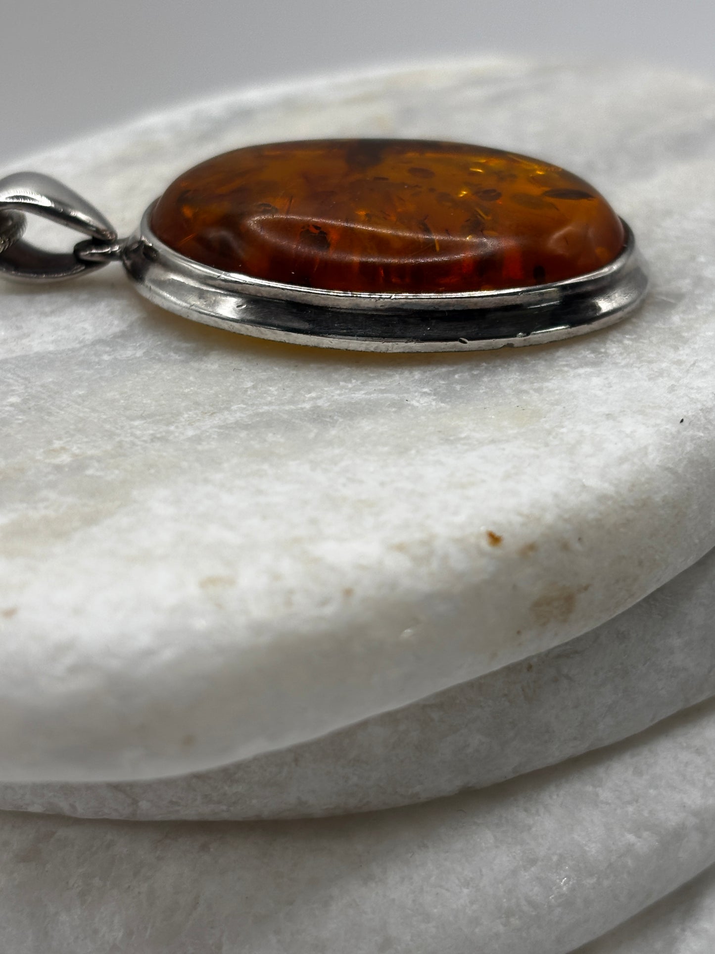 Vintage 925 Sterling Silver Natural Oval Amber Pendant on 45cm Chain