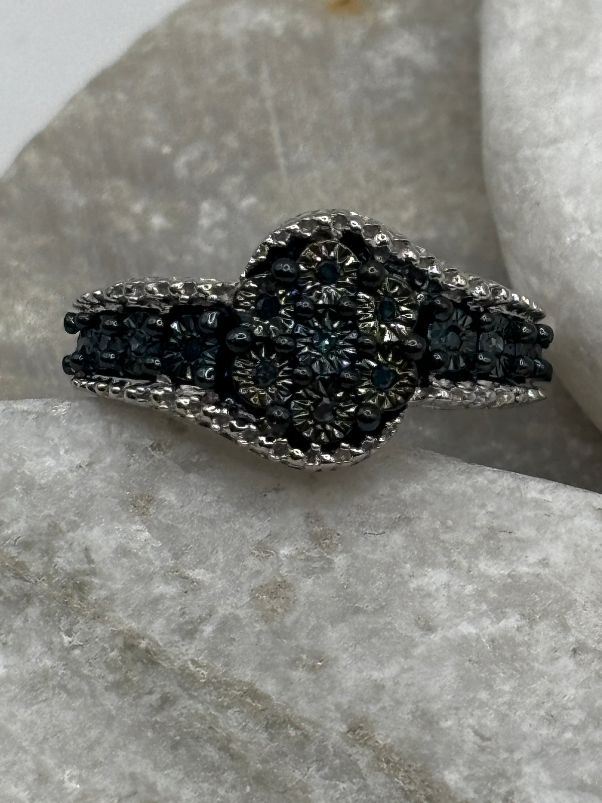 925 Sterling Silver Blue Diamond Twist Band Ring - Size L.5