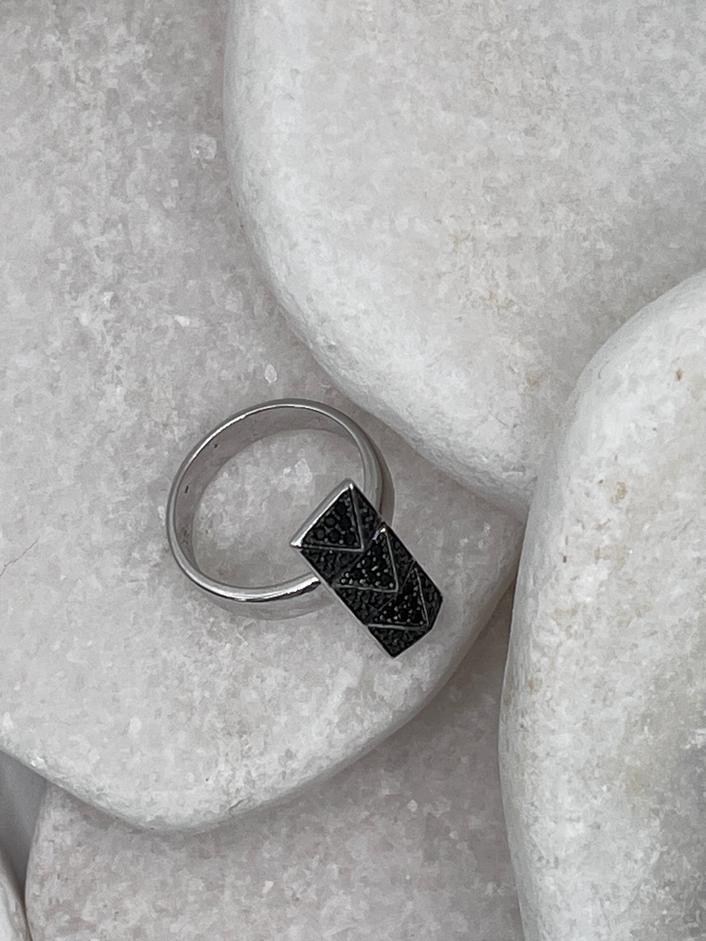 925 Sterling Silver Black Spinel Pyramid Ring Size S