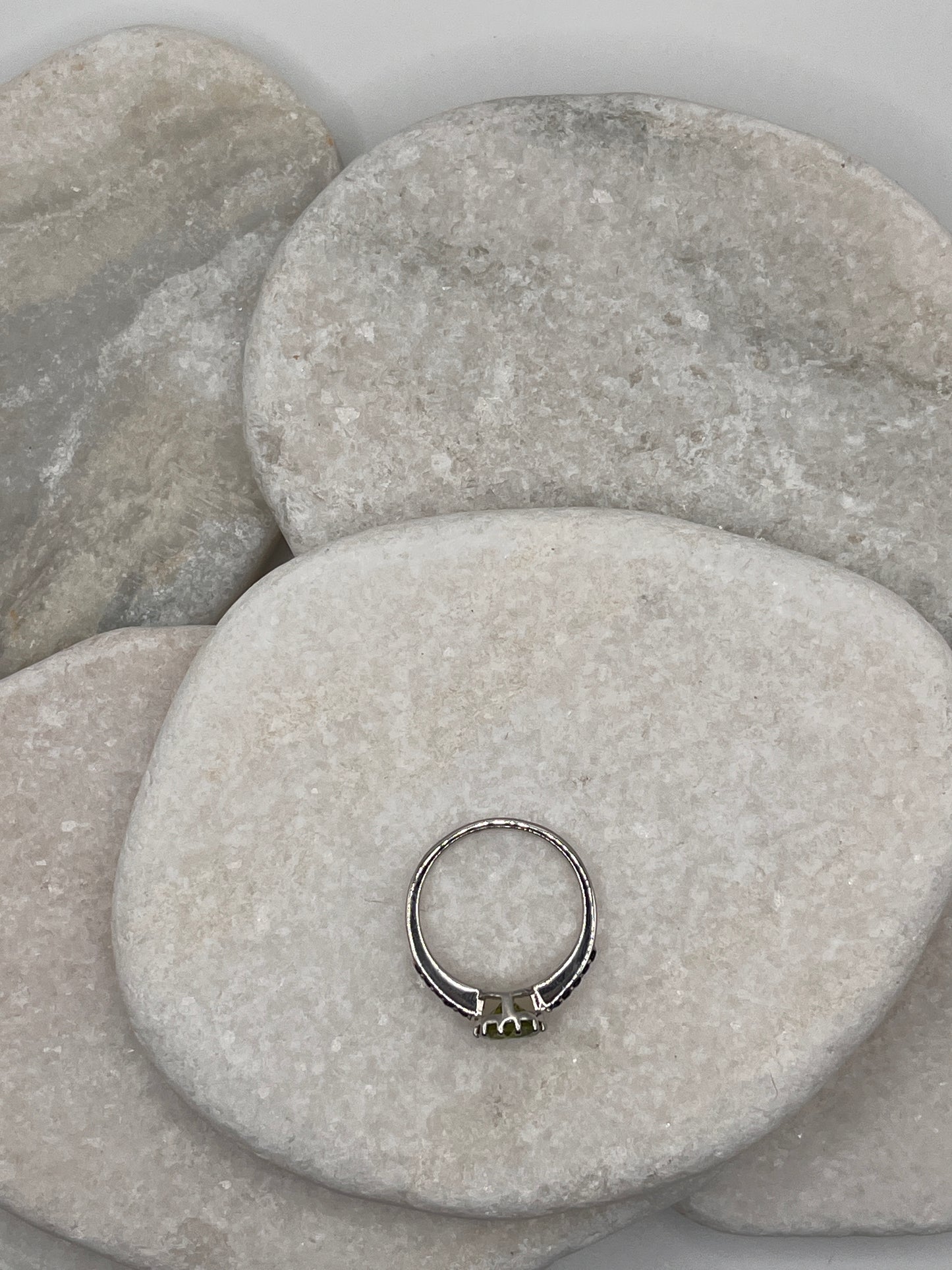 925 Sterling Silver Peridot And Black Spinel Size S