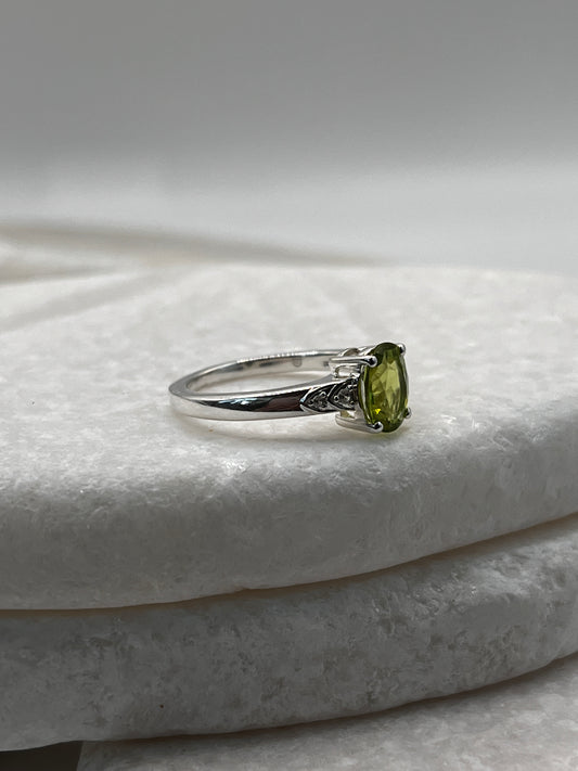 925 Sterling Silver Peridot Oval Gemstone Ring
