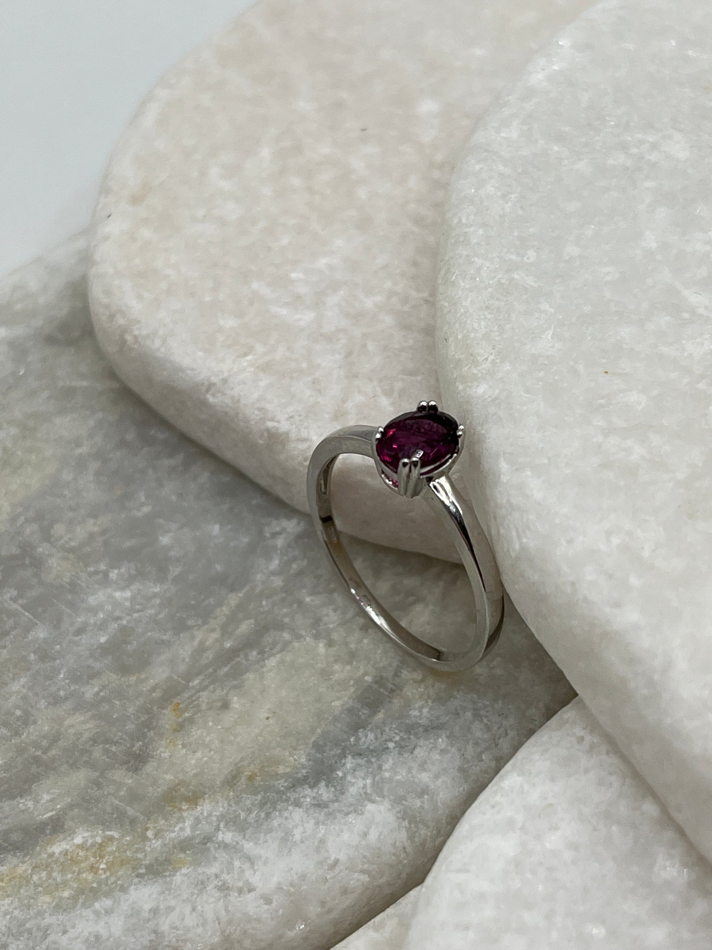 925 Sterling Silver Rajasthan Garnet Solitaire Ring - Size Q