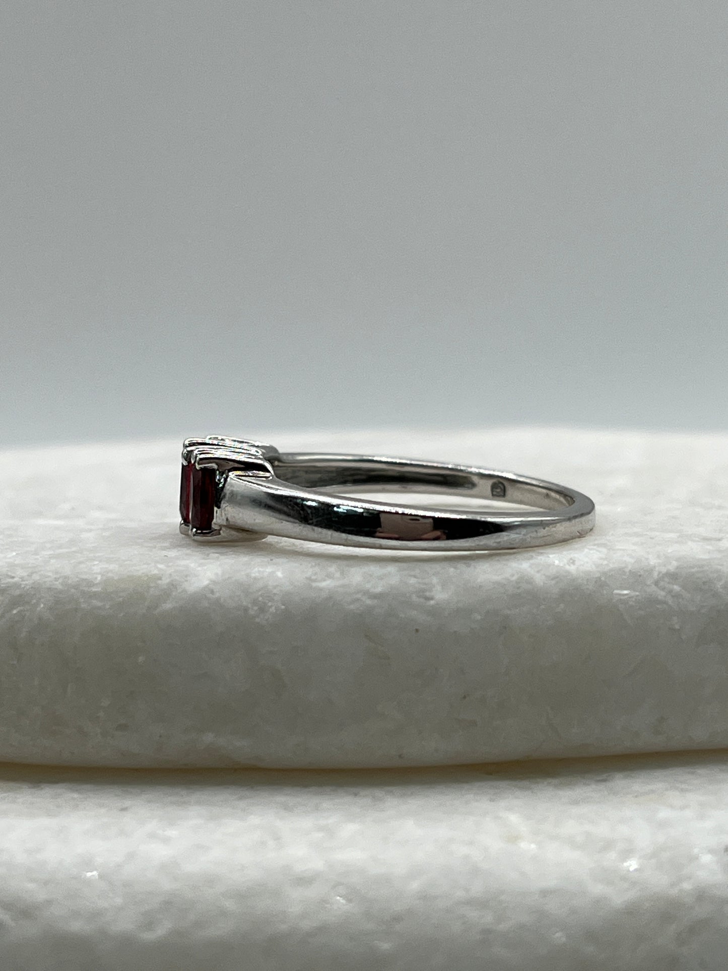 925 Sterling Silver Trilogy Garnet - Size S