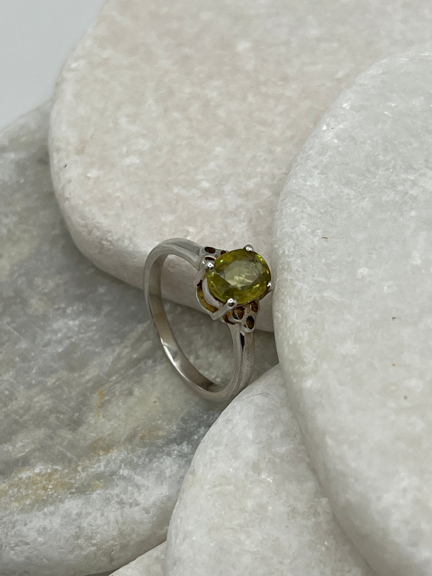 925 Sterling Silver Solitaire Peridot Ring - Size R