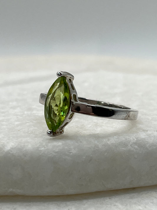 925 Sterling Silver Marquise Peridot Ring - Size R