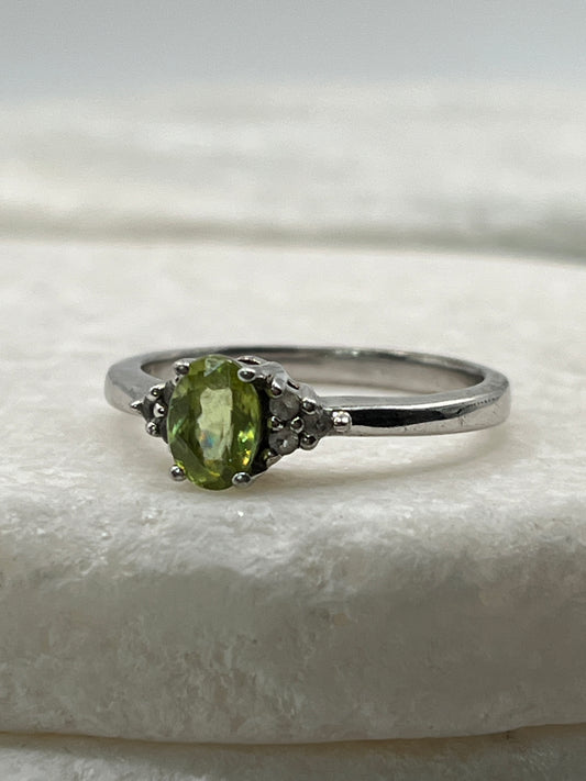 925 Sterling Silver Peridot Statement Ring - Size Q