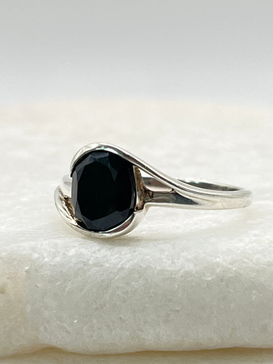 Black Spinel Jewellery Guide - The Affordable Alternative to Black Diamond