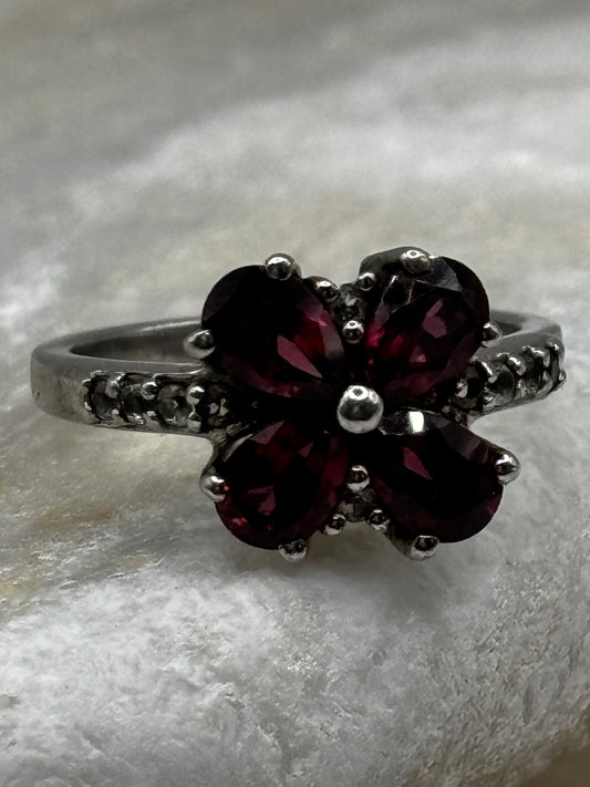925 Sterling Silver Floral Garnet Ring Size L