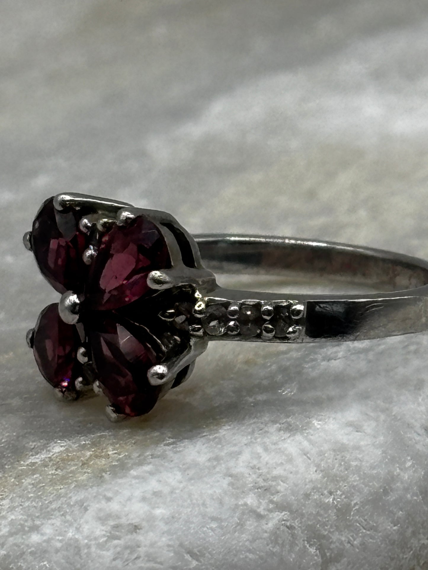 925 Sterling Silver Floral Garnet Ring Size L