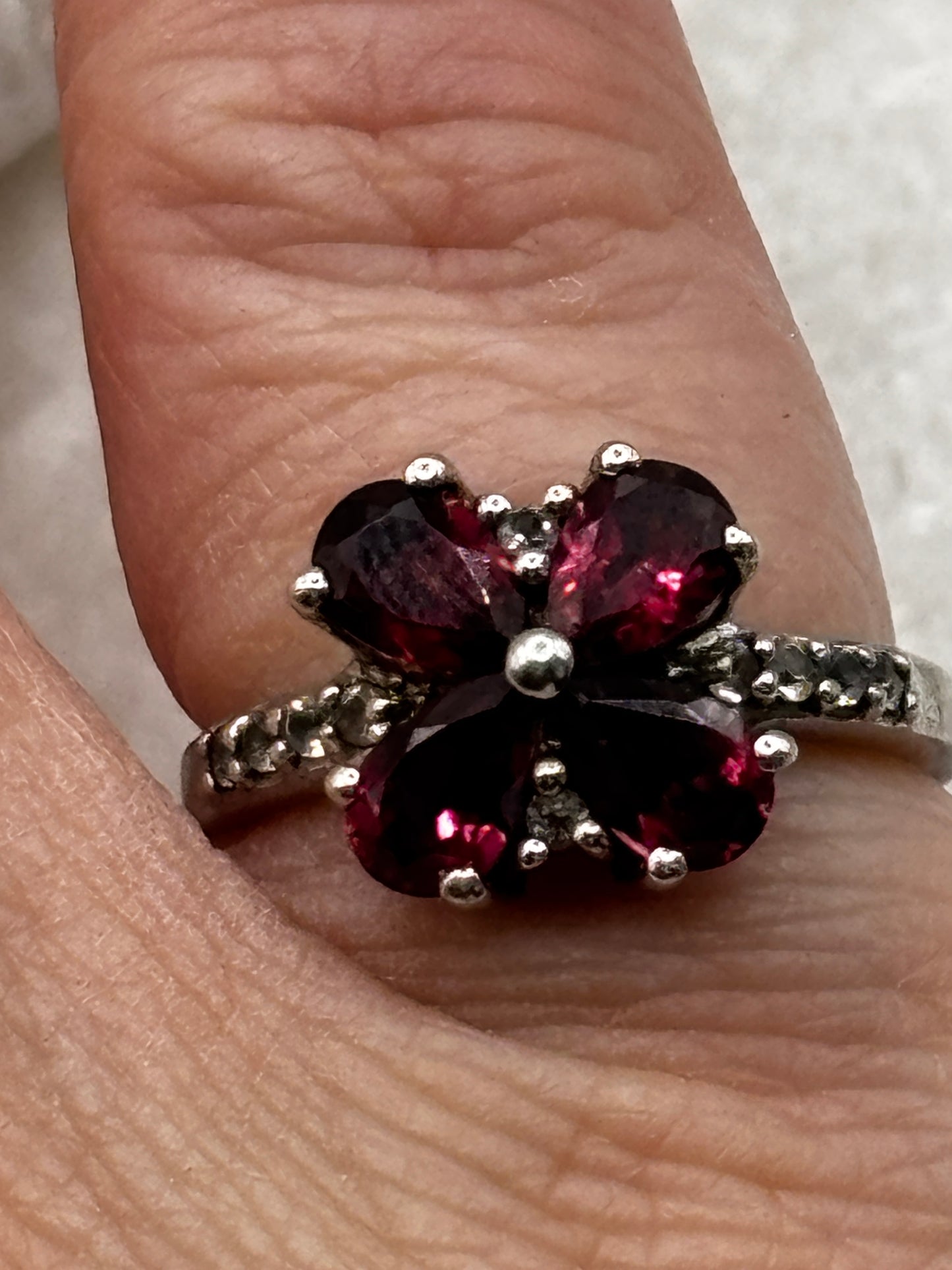 925 Sterling Silver Floral Garnet Ring Size L