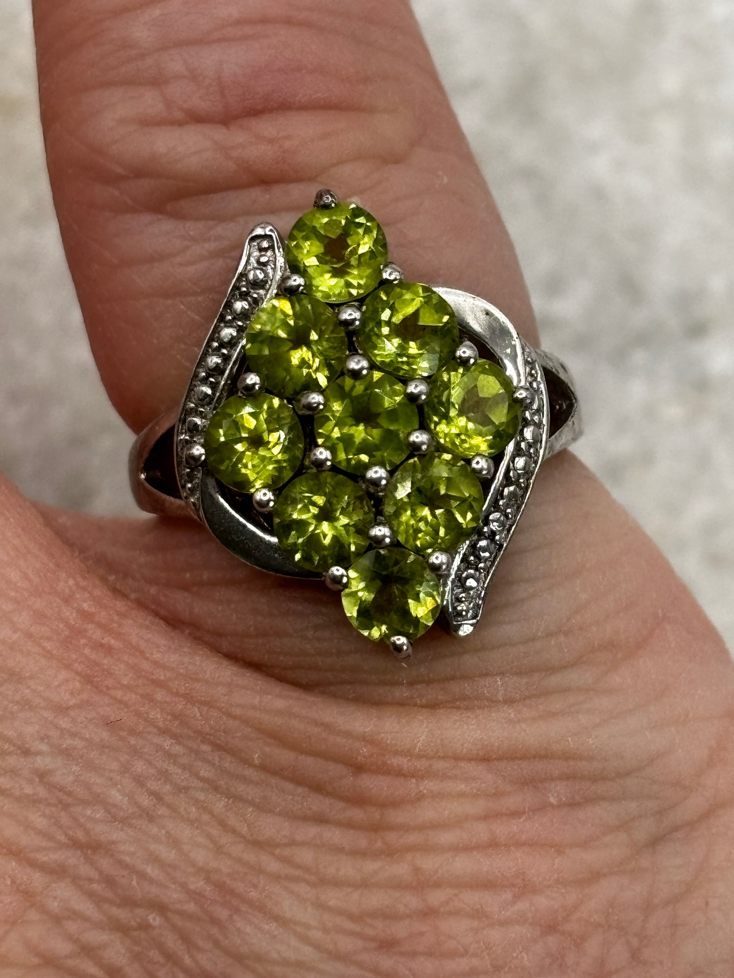 925 Sterling Silver Peridot Cluster Ring - Size M