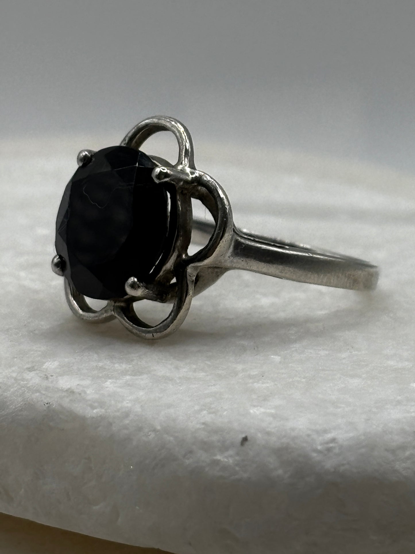 925 Sterling Silver Black Spinel Vintage Flower Ring - Size V