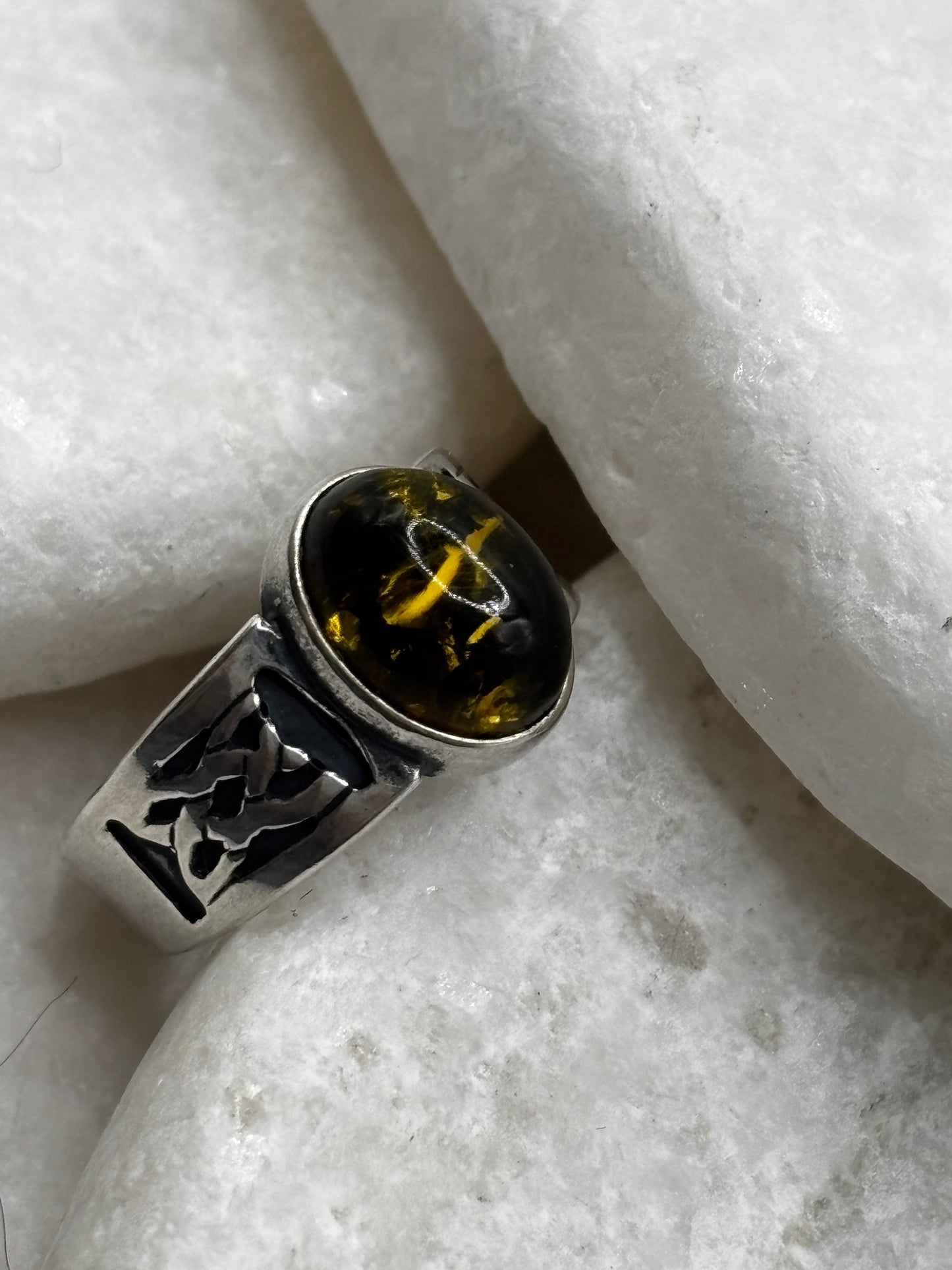 Vintage 925 Sterling Silver Green Amber Celtic Style Ring - Size L