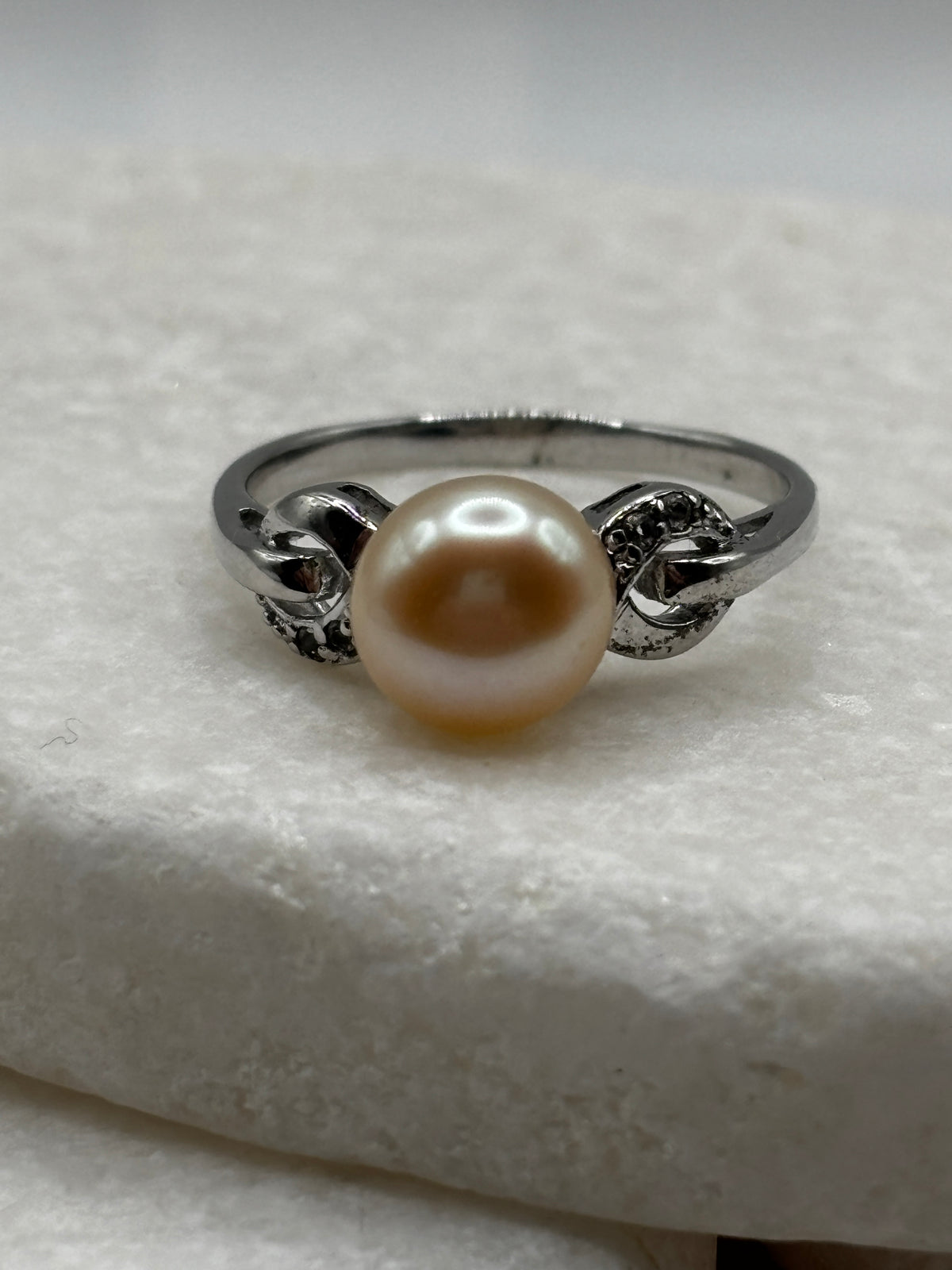 925 Sterling Silver Freshwater Peach Pearl and White Zircon Ring - UK Size V