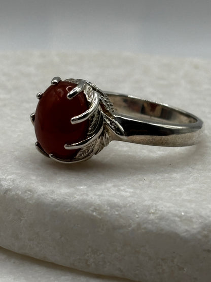 925 Sterling Silver Carnelian Solitaire With Leaf Bezel Detail - UK Size V