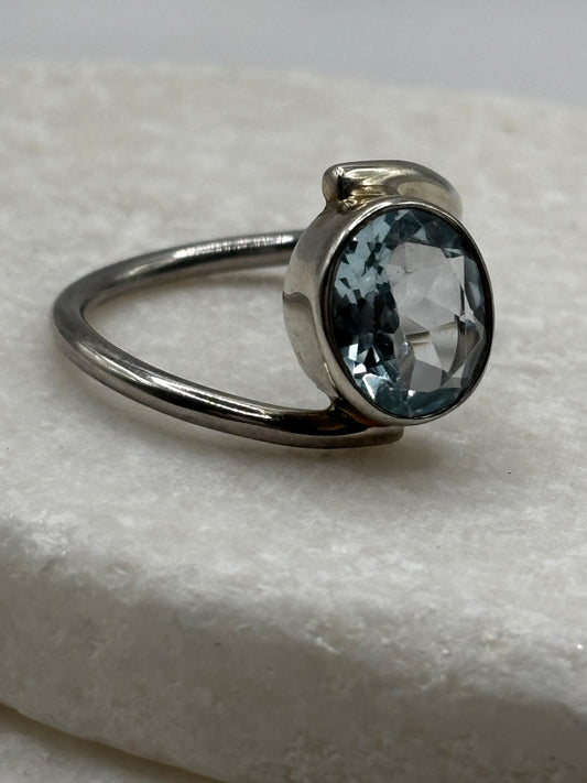 925 Sterling Silver Aquamarine Solitaire Twist Ring - UK Size U