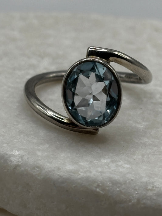 925 Sterling Silver Aquamarine Solitaire Twist Ring - UK Size U