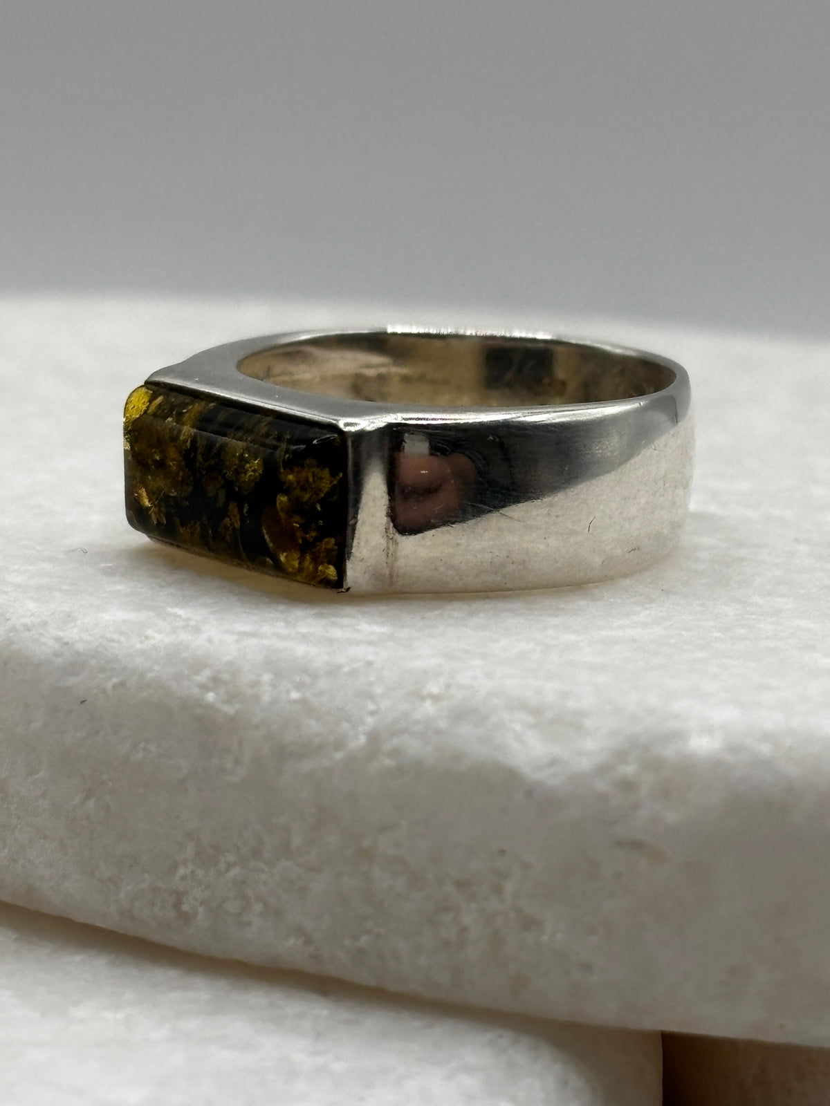 925 Sterling Silver Green Amber Band Ring - UK Size N