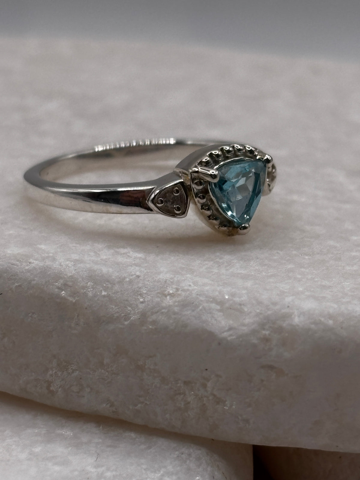 925 Sterling Silver Blue Topaz and White Zircon Floral Ring - UK Size N