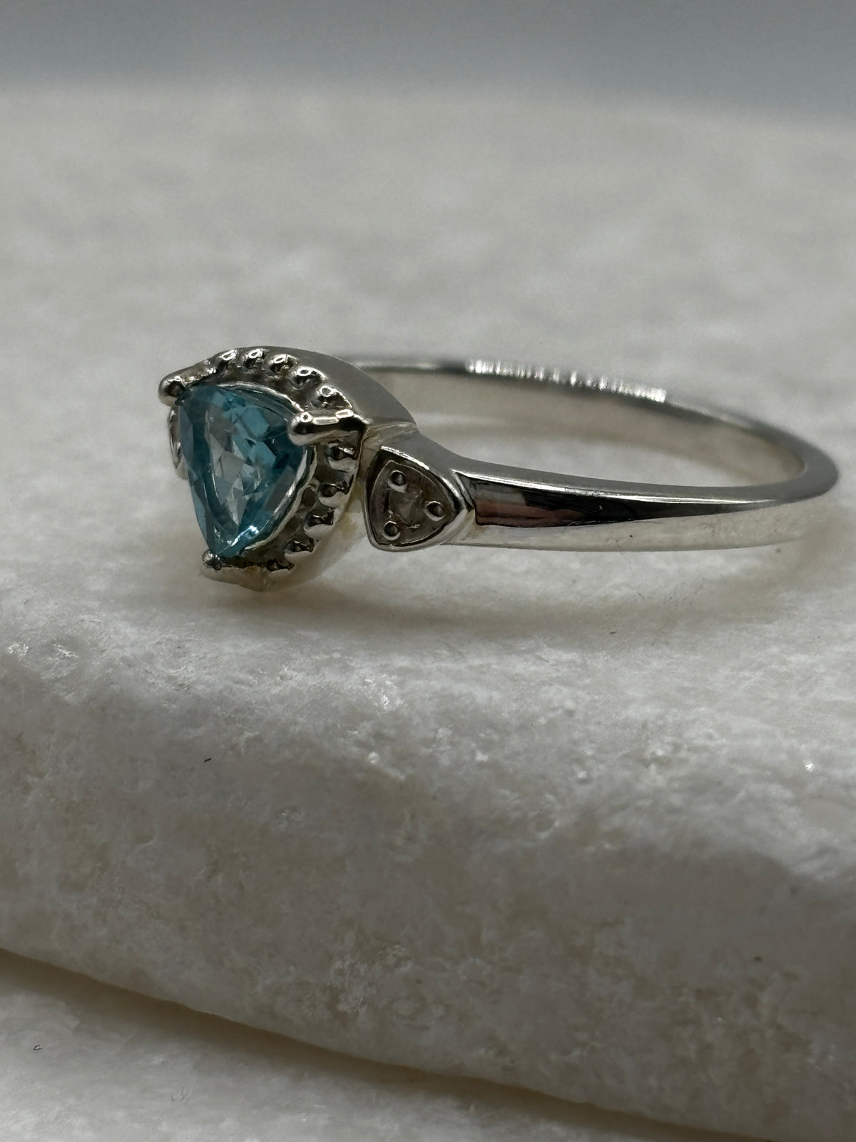 925 Sterling Silver Blue Topaz and White Zircon Floral Ring - UK Size N