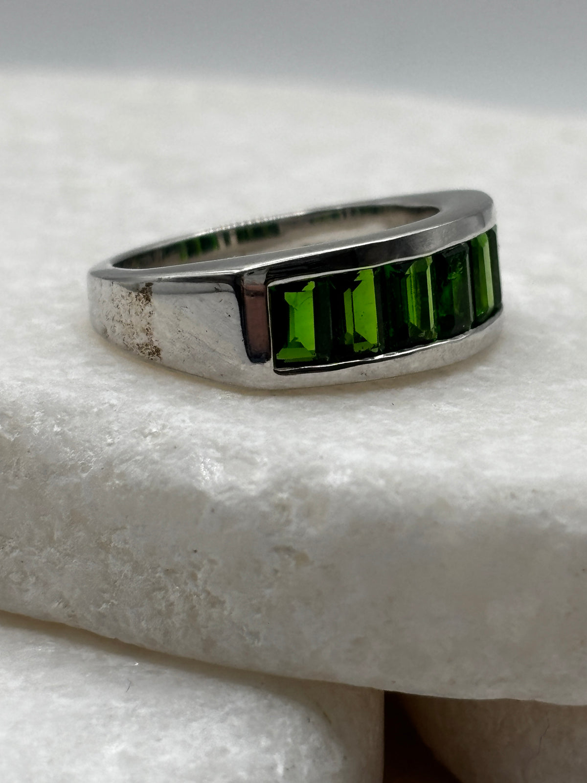 925 Sterling Silver Chrome Diopside Channel Set Band Ring - UK Size N