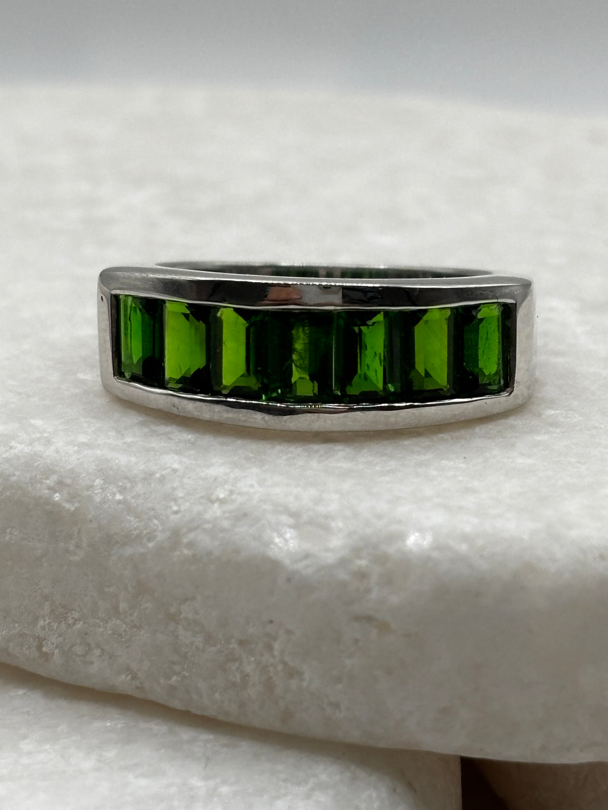 925 Sterling Silver Chrome Diopside Channel Set Band Ring - UK Size N