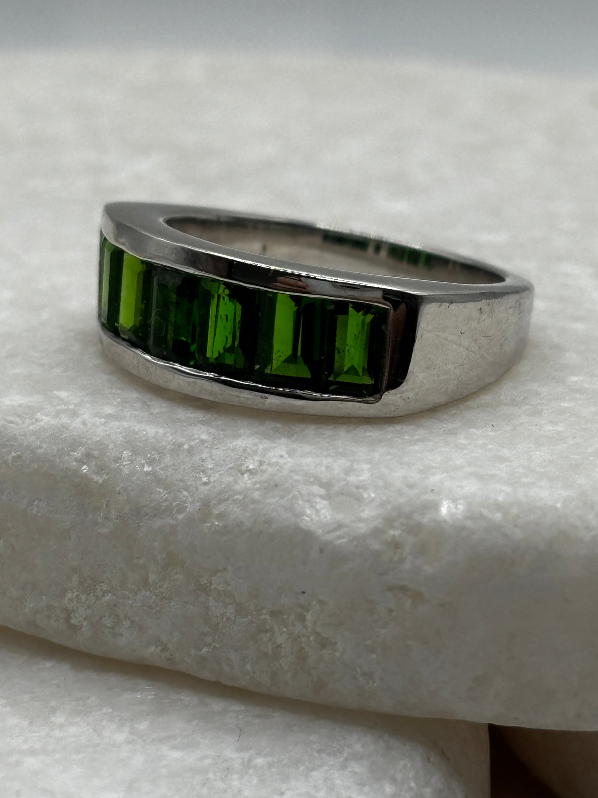 925 Sterling Silver Chrome Diopside Channel Set Band Ring - UK Size N