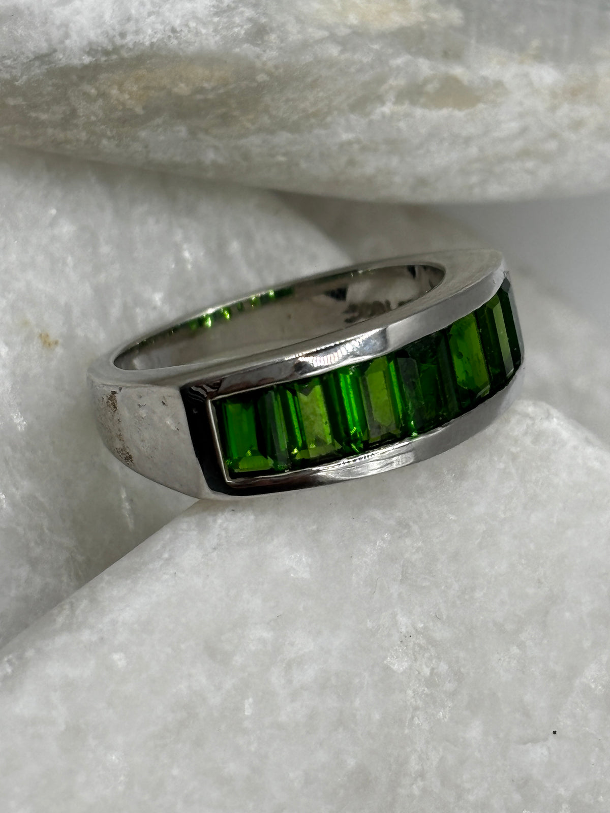 925 Sterling Silver Chrome Diopside Channel Set Band Ring - UK Size N