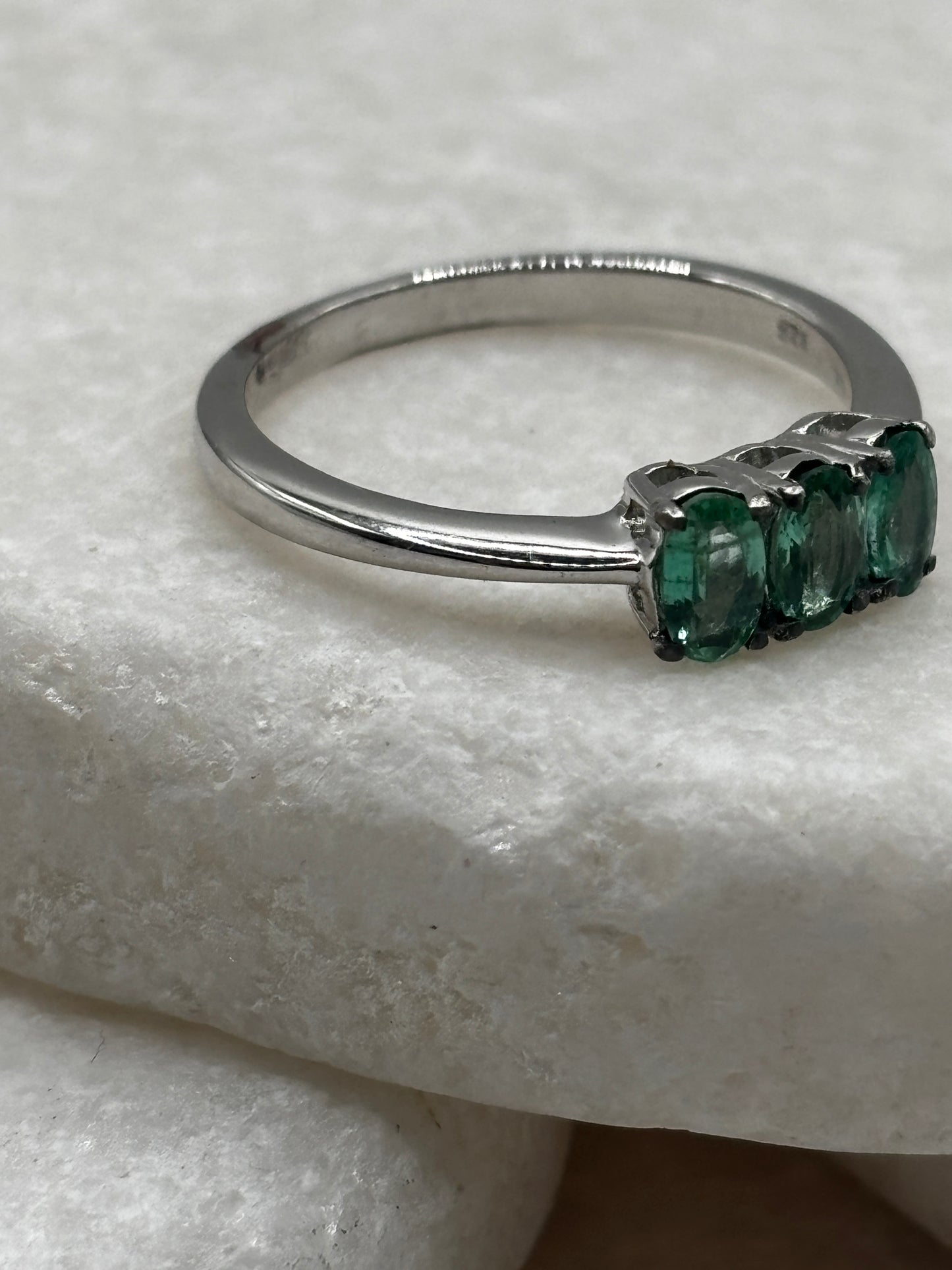 925 Sterling Silver Emerald Trilogy Ring - Size O