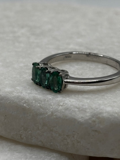 925 Sterling Silver Emerald Trilogy Ring - Size O
