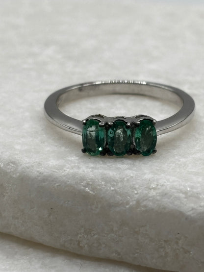 925 Sterling Silver Emerald Trilogy Ring - Size O