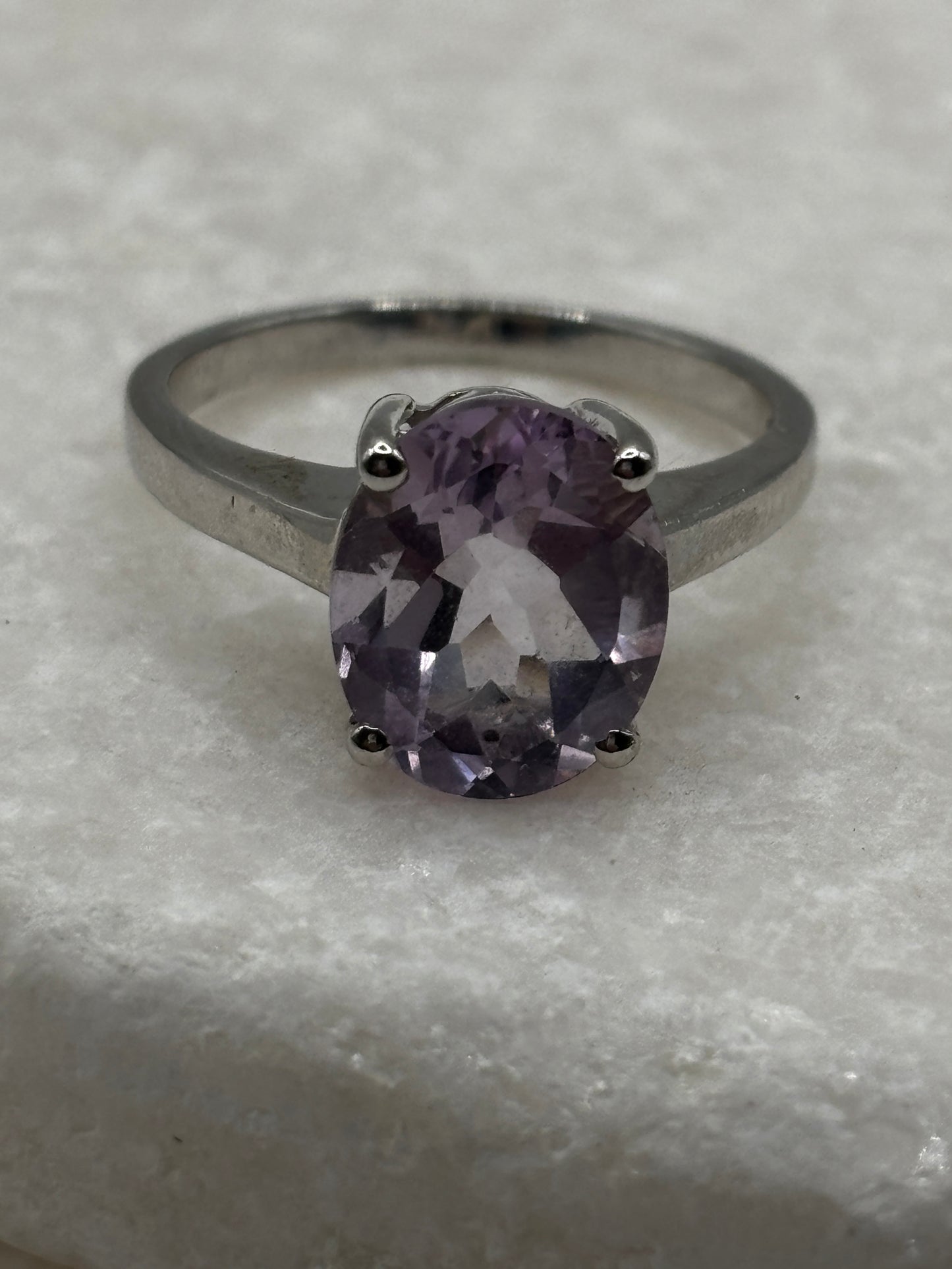 925 Sterling Silver Oval Amethyst Ring - Size O