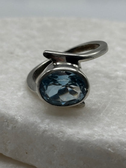 925 Sterling Silver Aquamarine Solitaire Twist Ring - UK Size O