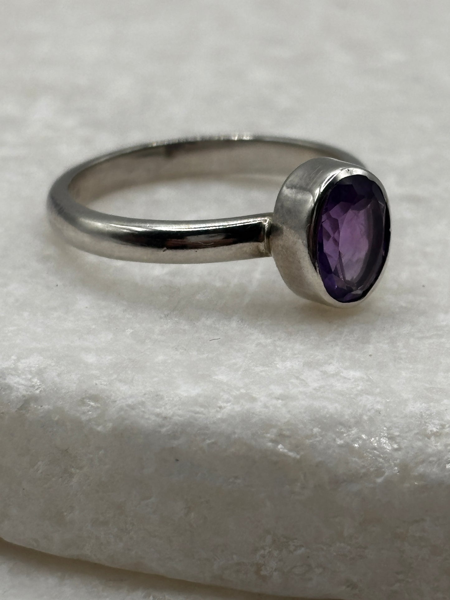 925 Sterling Silver Oval Amethyst Ring - Size O