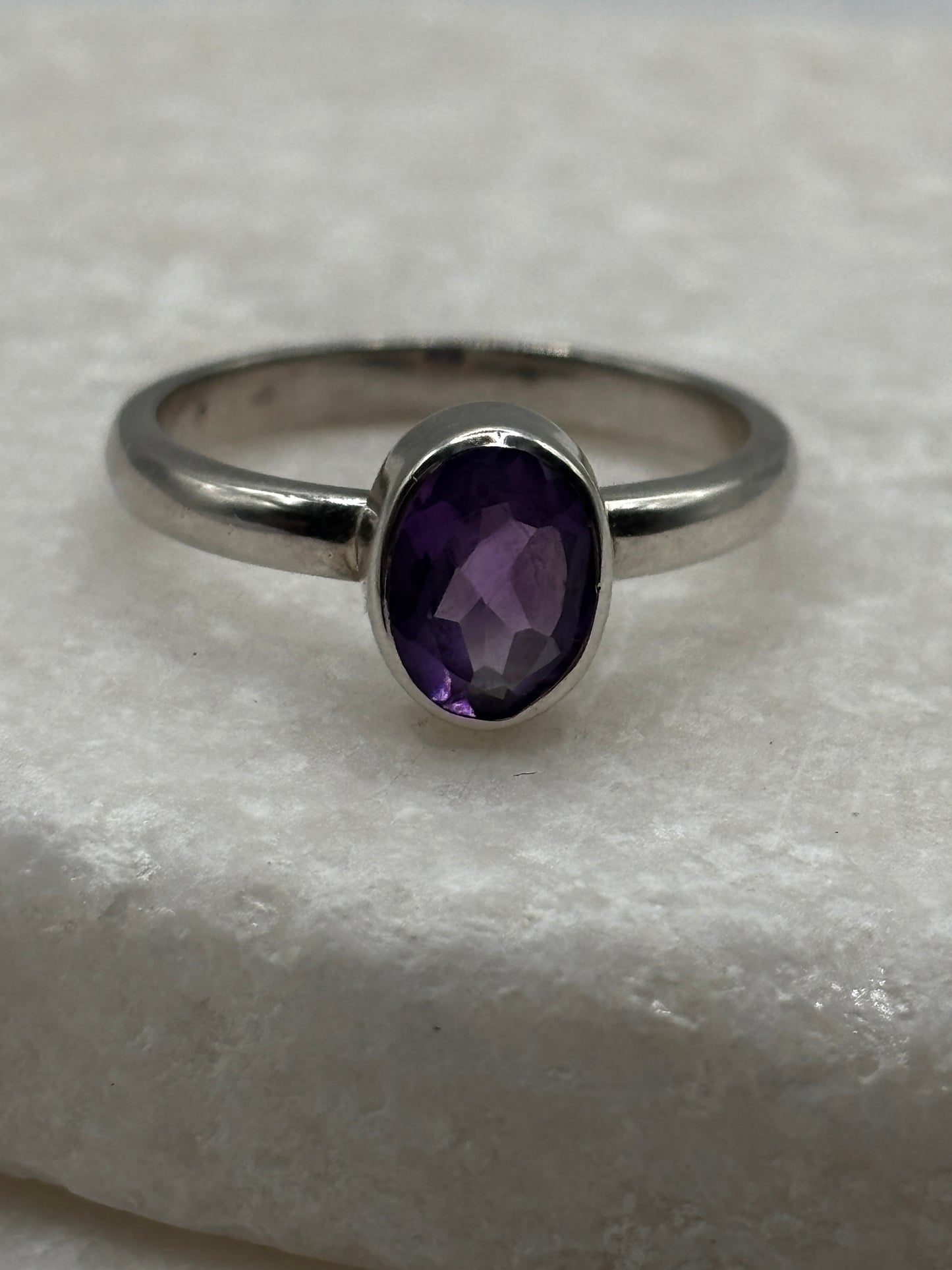 925 Sterling Silver Oval Amethyst Ring - Size O