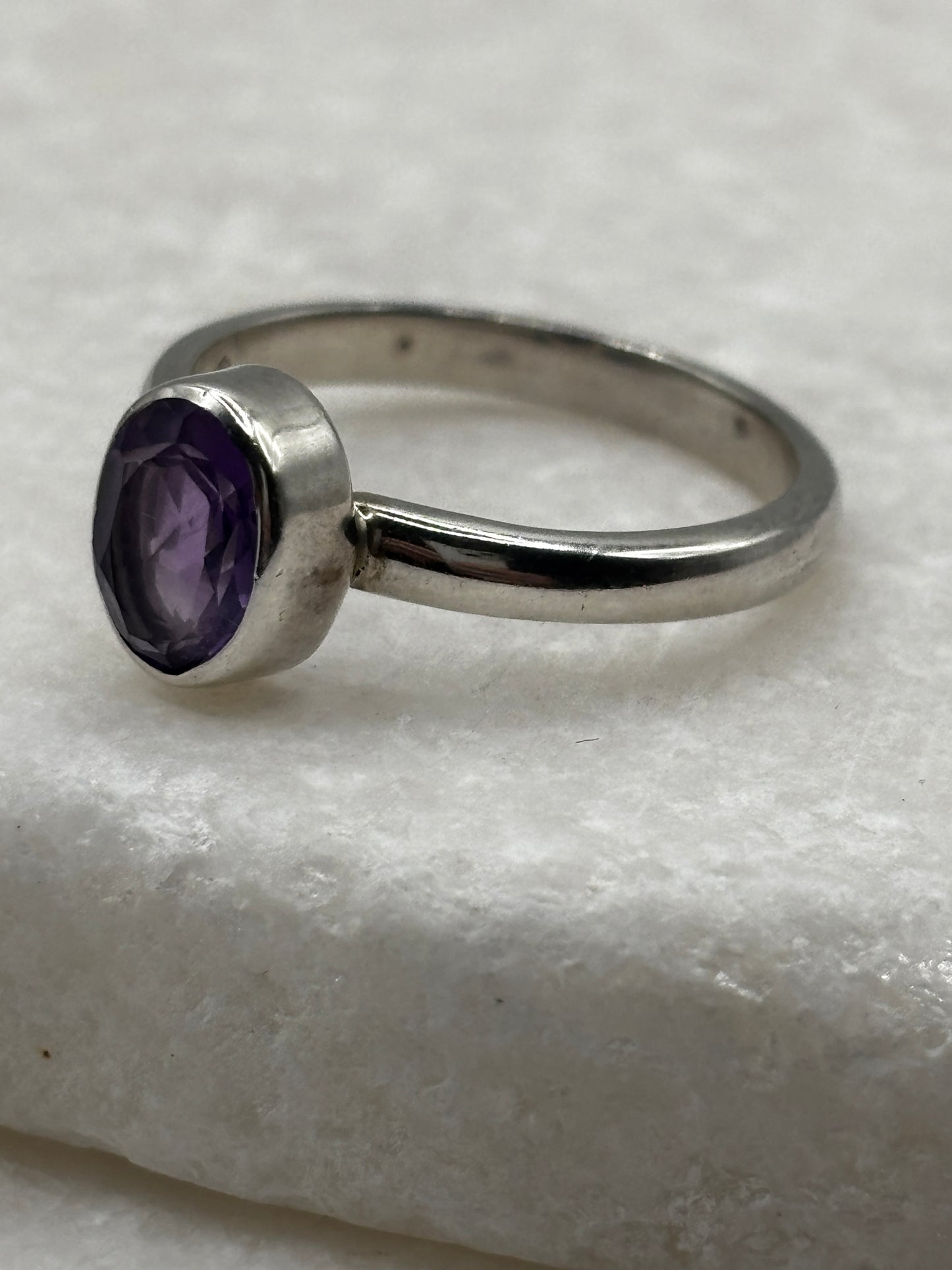 925 Sterling Silver Oval Amethyst Ring - Size O