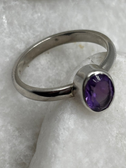 925 Sterling Silver Oval Amethyst Ring - Size O