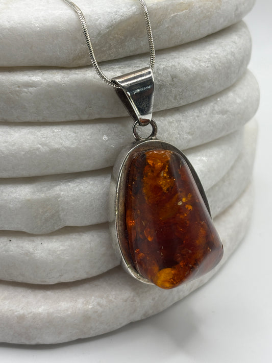 Vintage 925 Sterling Silver Triangle Amber Pendant on 45cm Chain