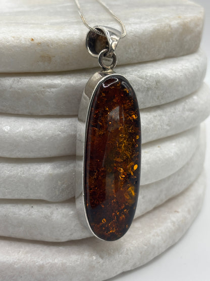 Vintage 925 Sterling Silver Natural Oval Smooth Amber Pendant on 45cm Chain