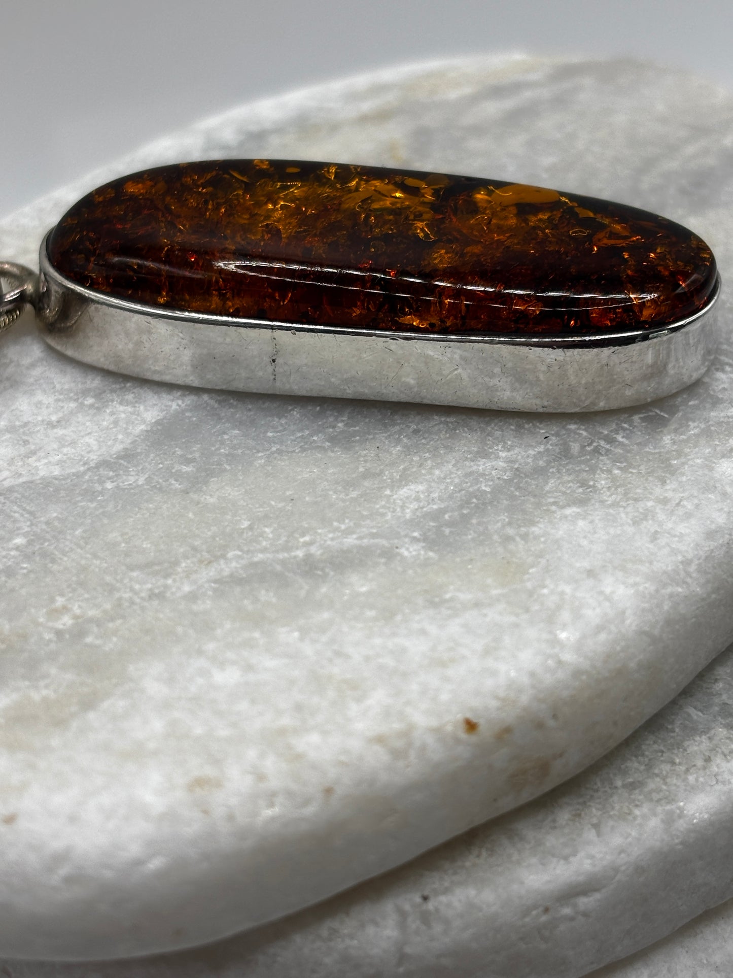 Vintage 925 Sterling Silver Natural Oval Smooth Amber Pendant on 45cm Chain