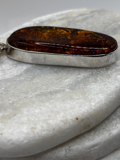 Vintage 925 Sterling Silver Natural Oval Smooth Amber Pendant on 45cm Chain
