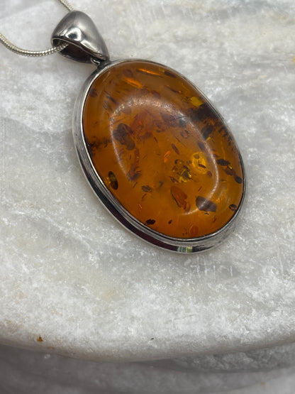 Vintage 925 Sterling Silver Natural Oval Amber Pendant on 45cm Chain