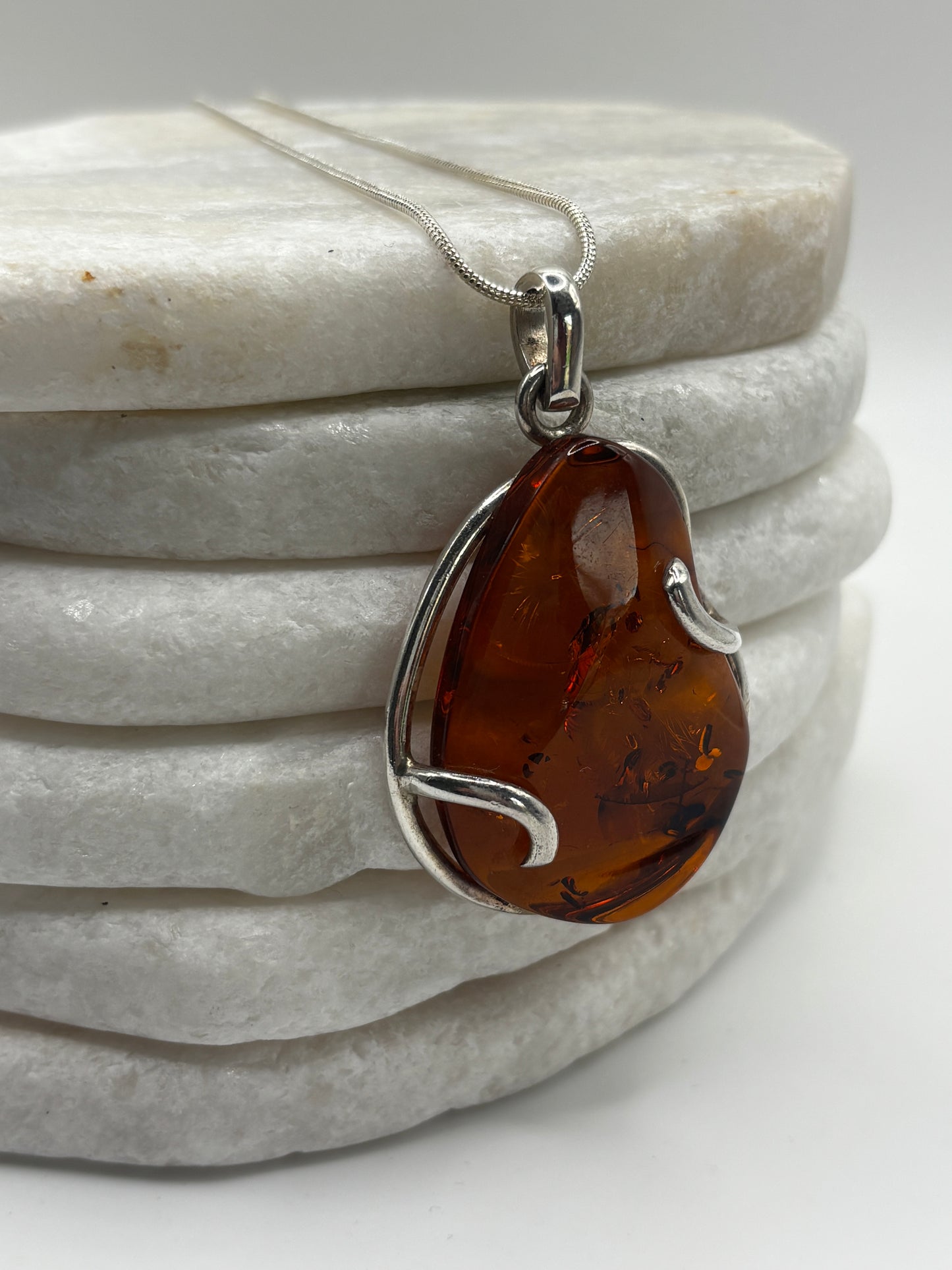 Vintage 925 Sterling Silver Natural Silver Entwined Teardrop Amber Pendant on 45cm Chain