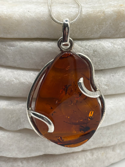 Vintage 925 Sterling Silver Natural Silver Entwined Teardrop Amber Pendant on 45cm Chain