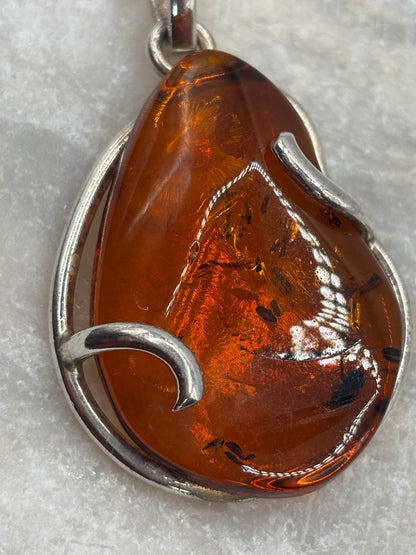 Vintage 925 Sterling Silver Natural Silver Entwined Teardrop Amber Pendant on 45cm Chain