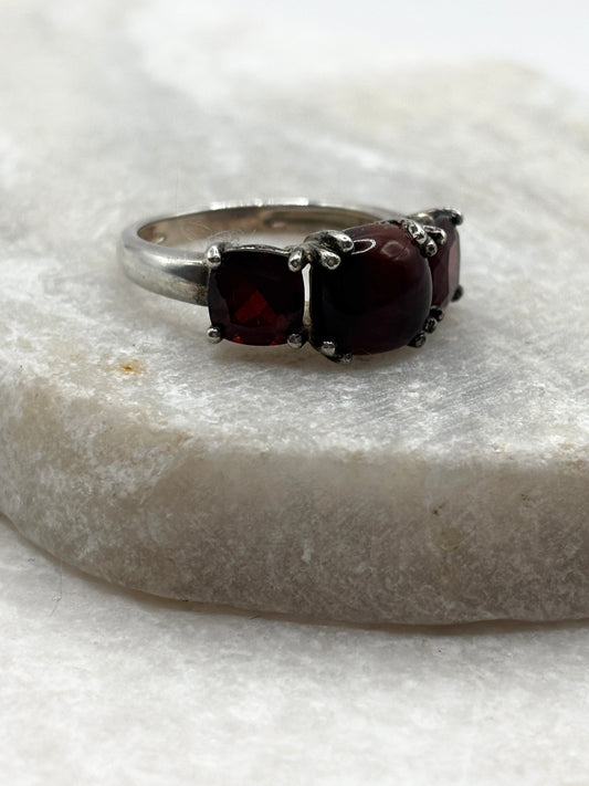 925 Sterling Silver Jasper and Garnet Trilogy Ring - Size M