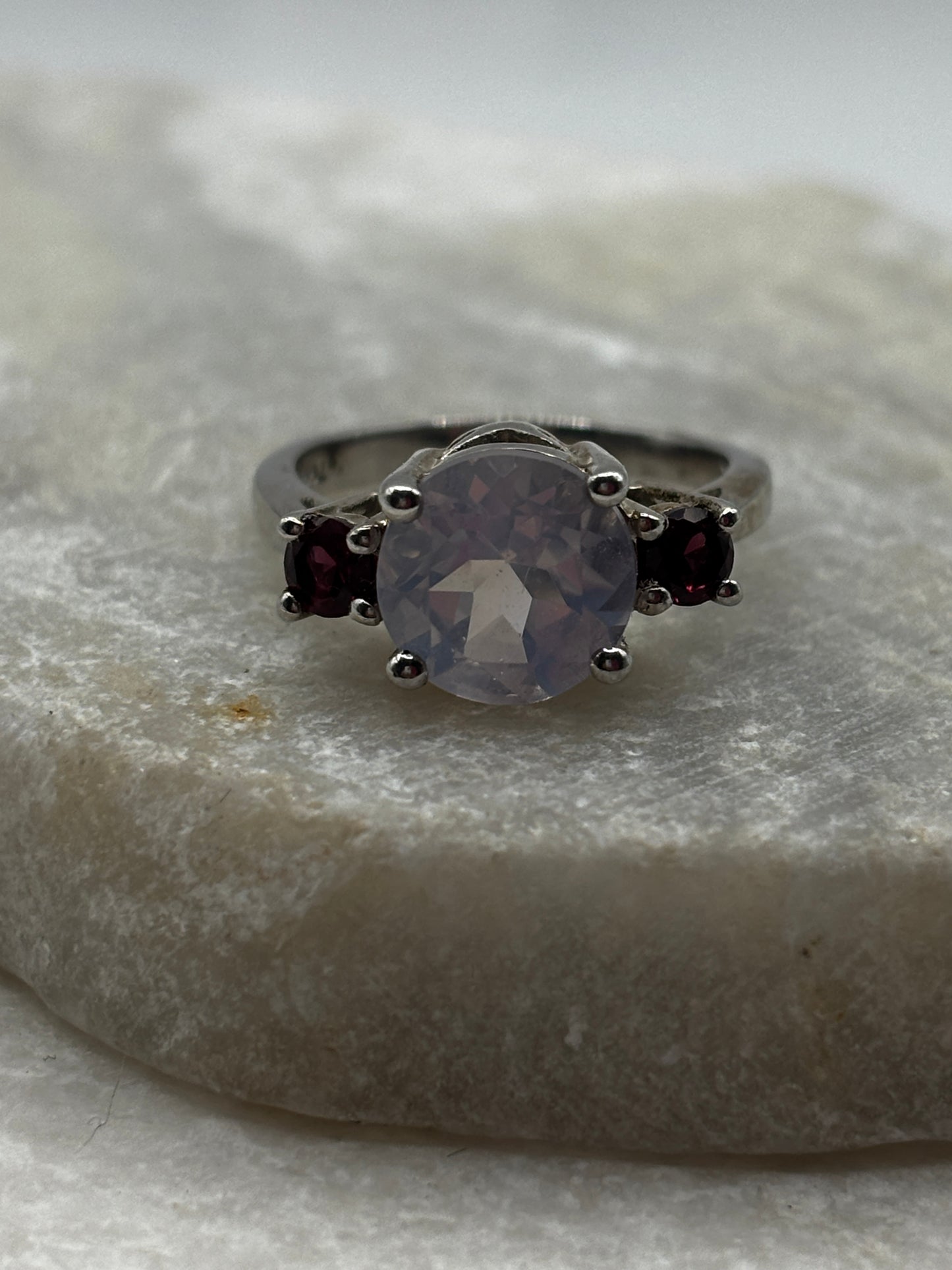 925 Sterling Silver Lavender Quartz and Garnet Trilogy Ring - Size M