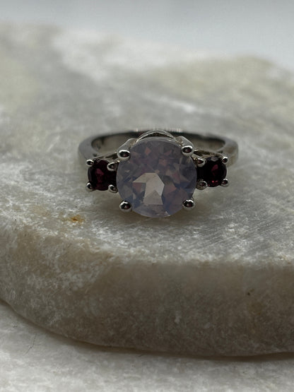 925 Sterling Silver Lavender Quartz and Garnet Trilogy Ring - Size M